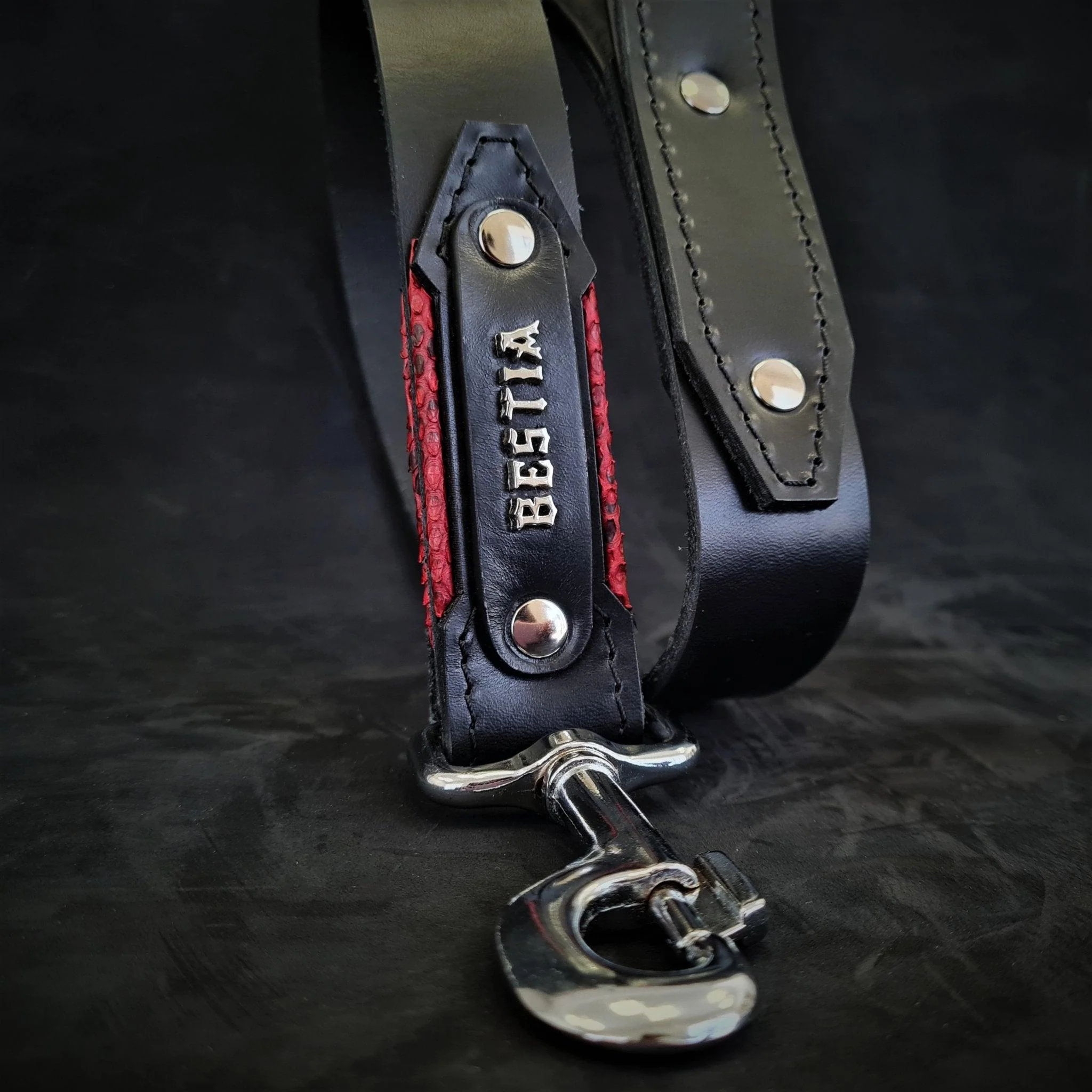 The ''Red Dragon'' leash - Image 3